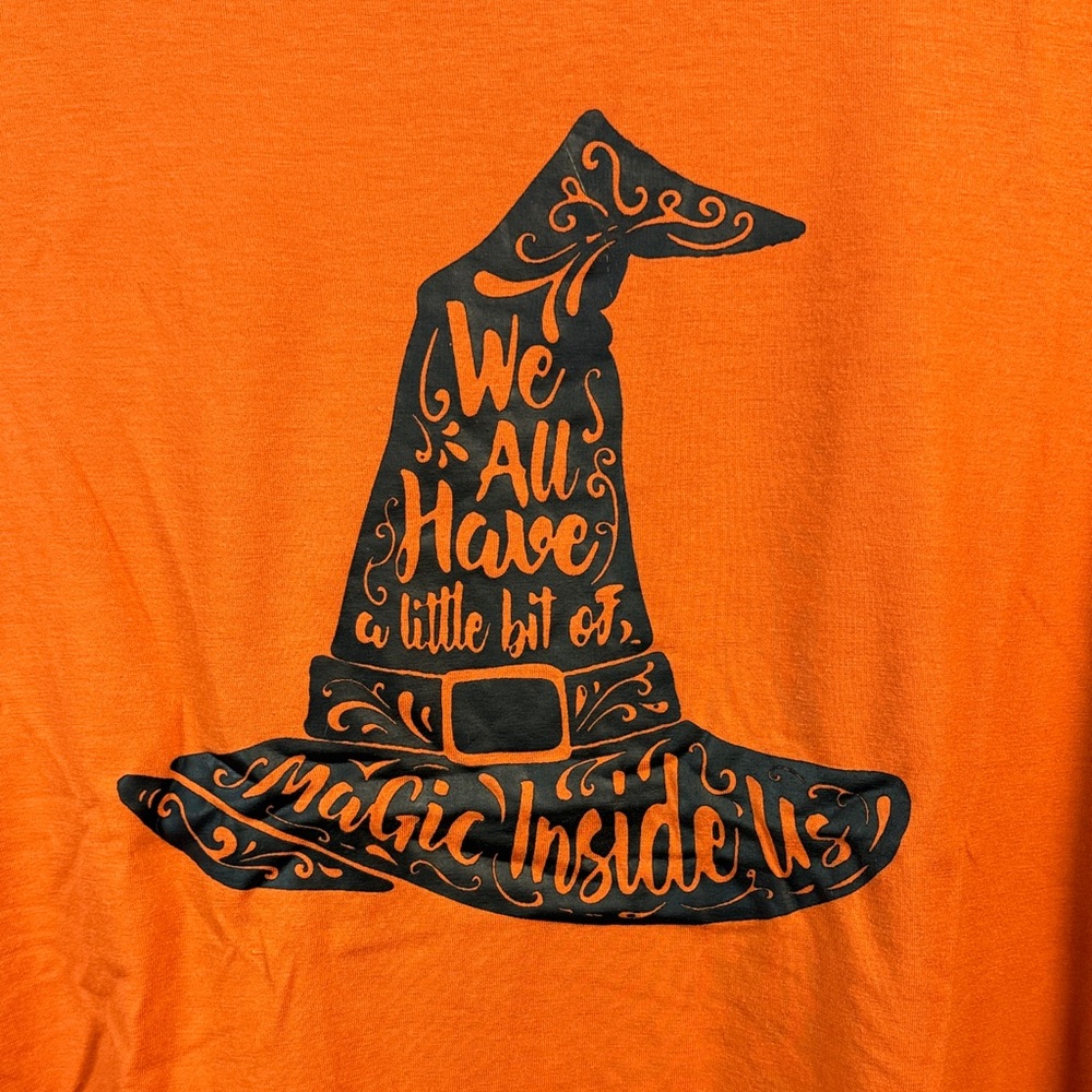 BloomChic Orange Witch Hat Graphic Tee Size Large - Picture 4 of 6